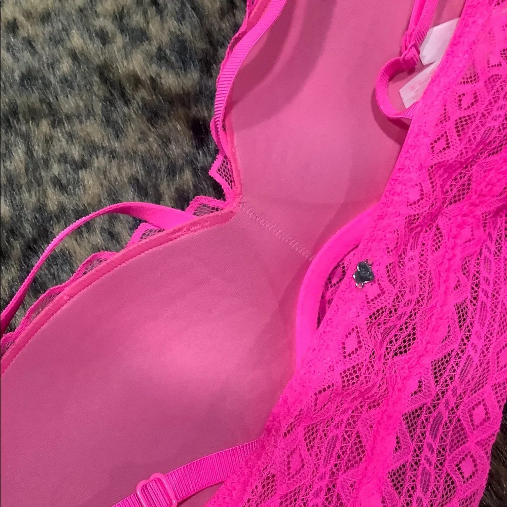 NWOT PINK BY VICTORIAS‎ SECRET PINK LACE BRALETTE